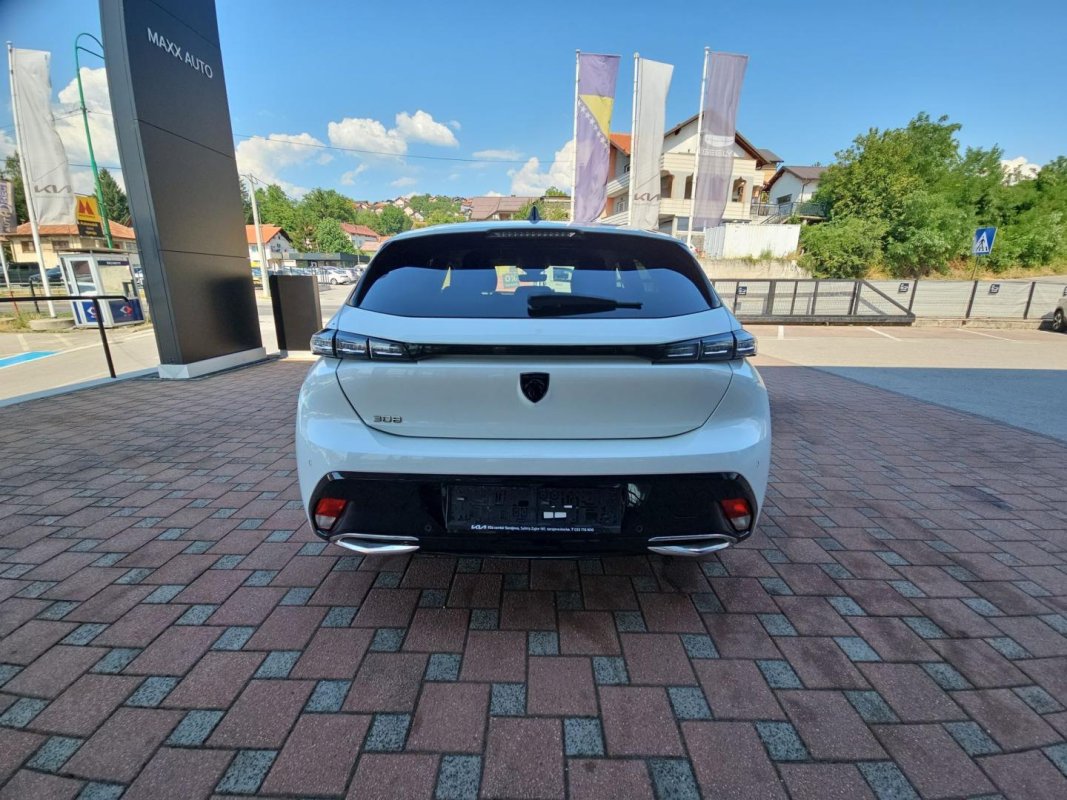 Automobil