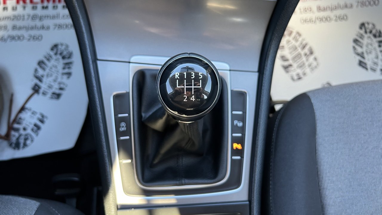 Automobil