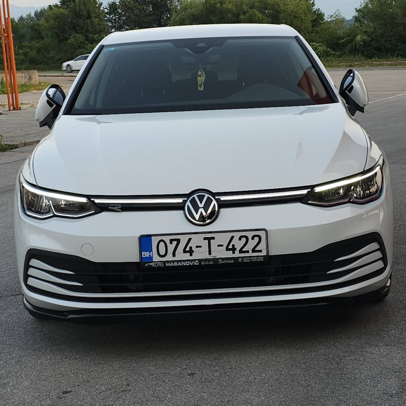 Automobil