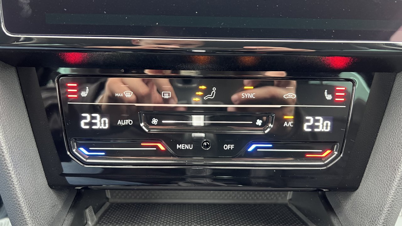 Automobil