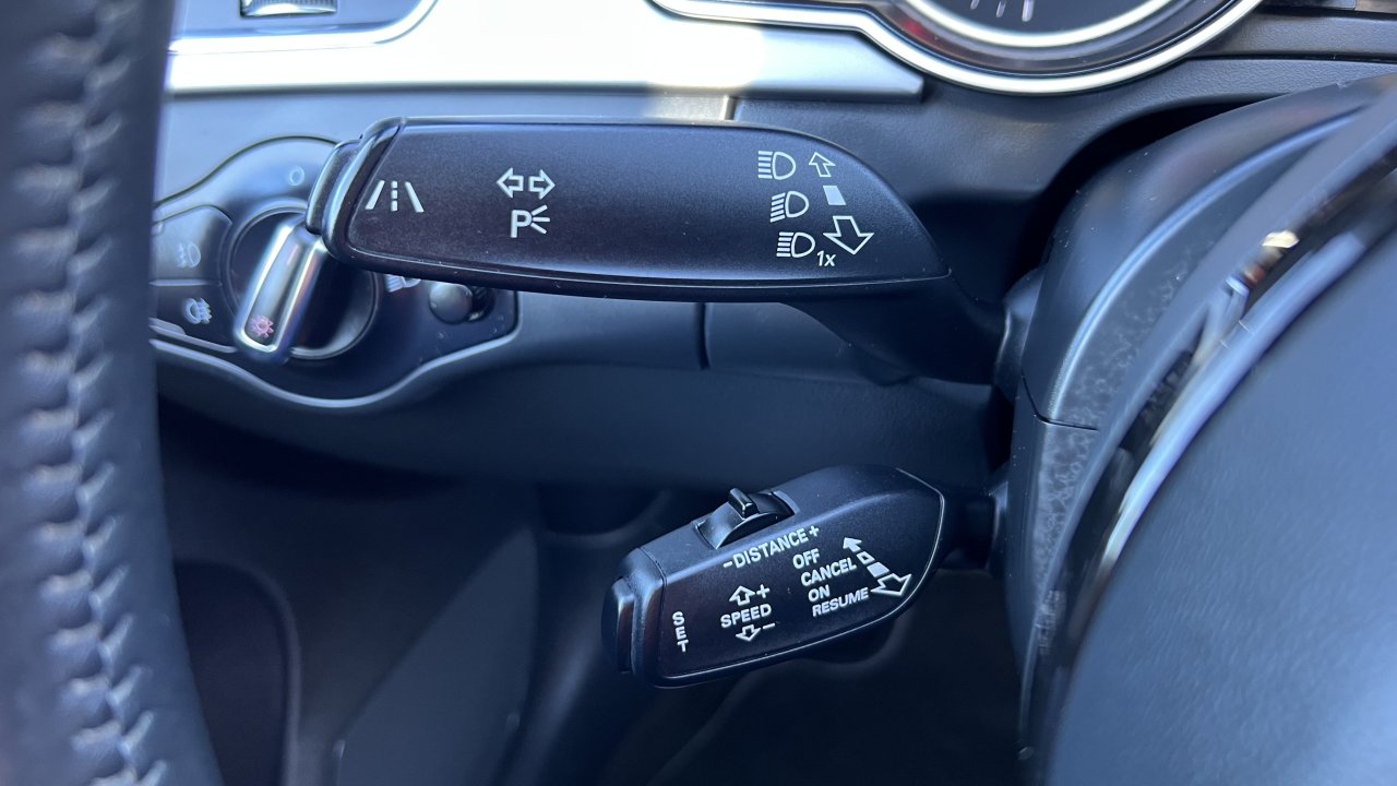 Automobil
