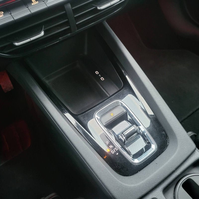 Automobil