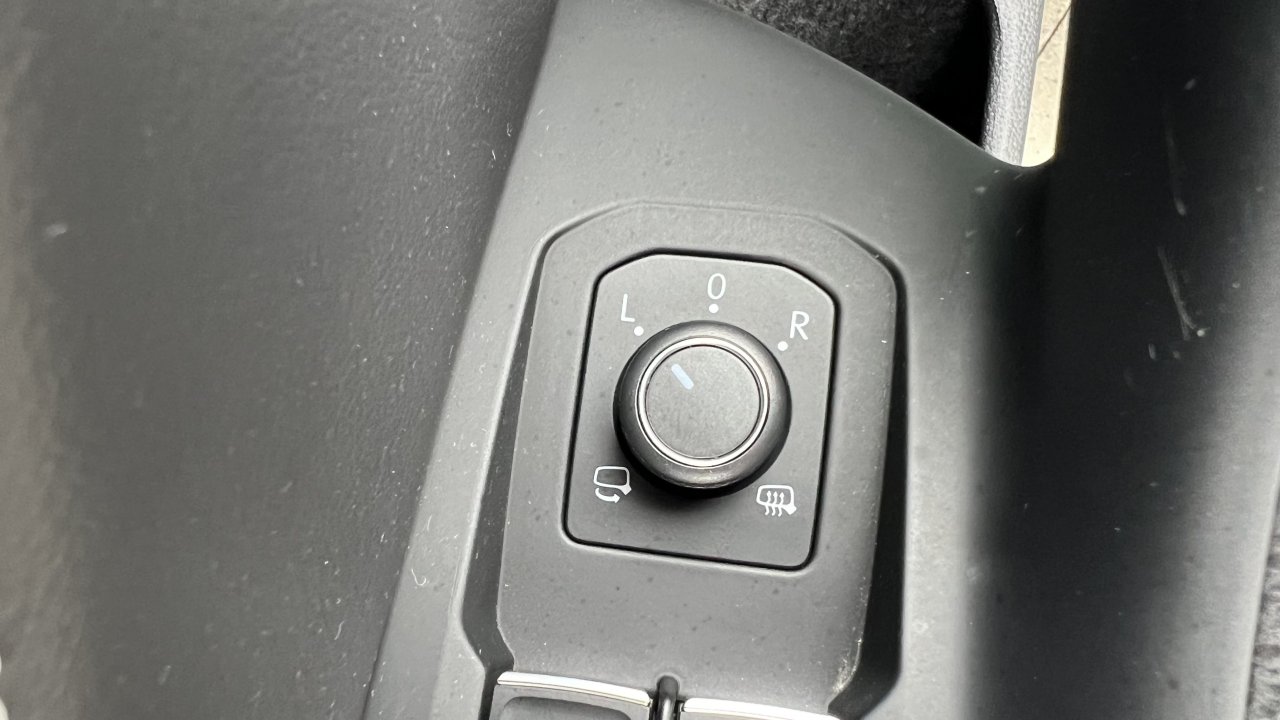 Automobil