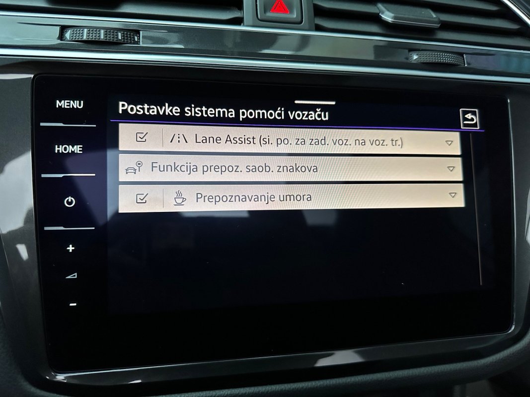 Automobil