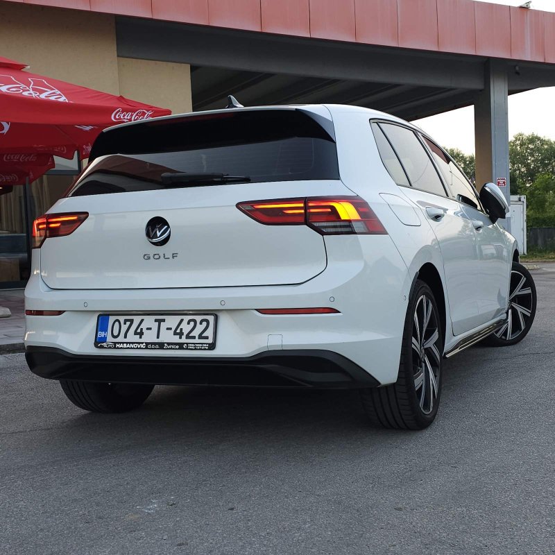 Automobil