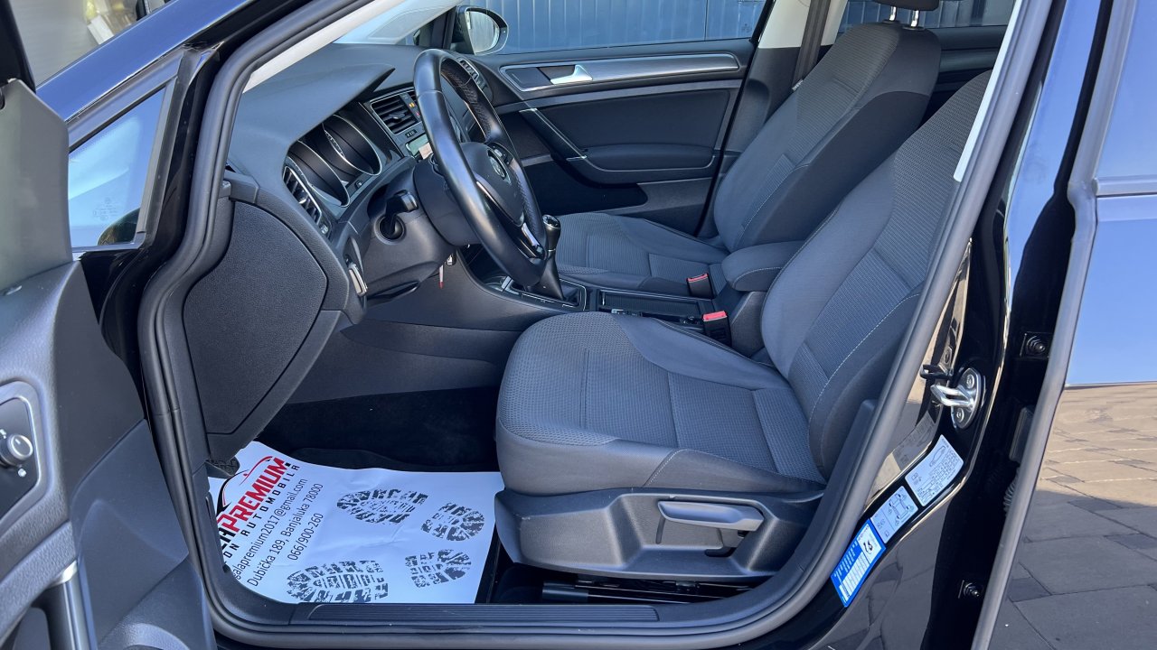 Automobil