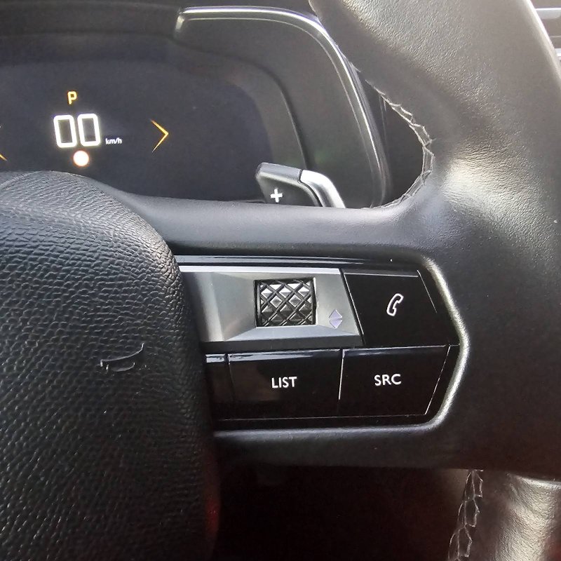 Automobil