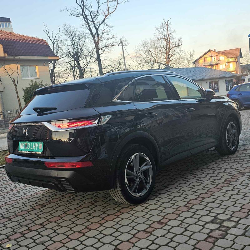Automobil