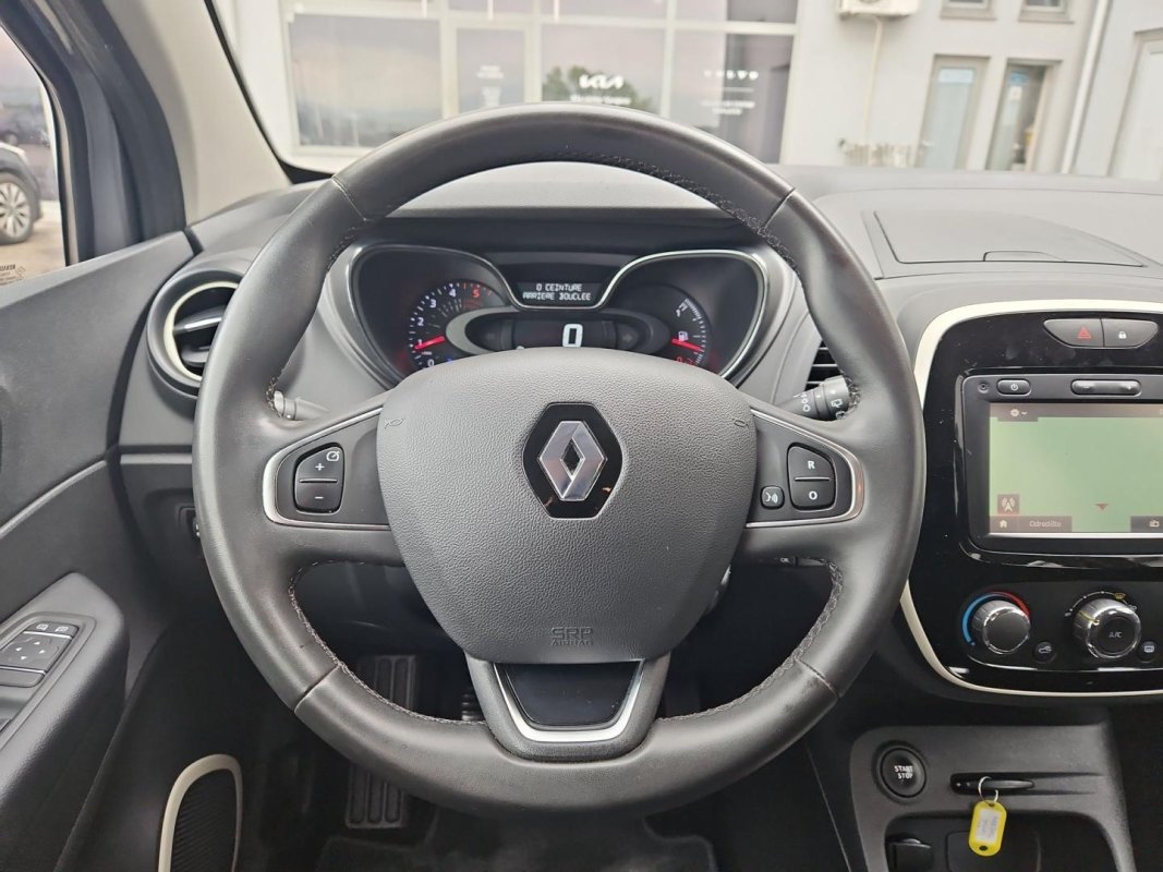 Automobil
