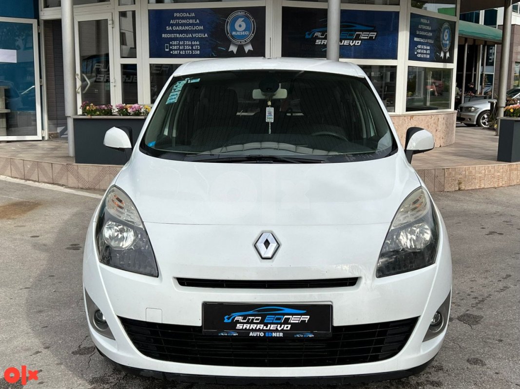 Automobil