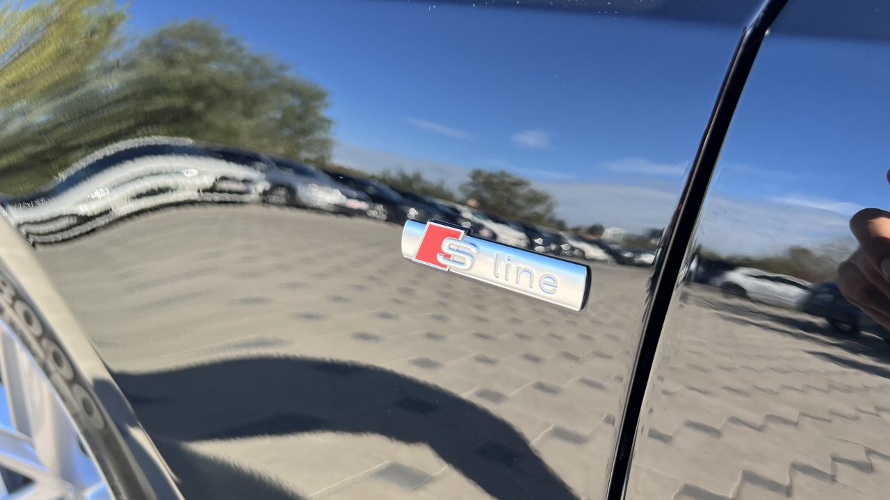 Automobil