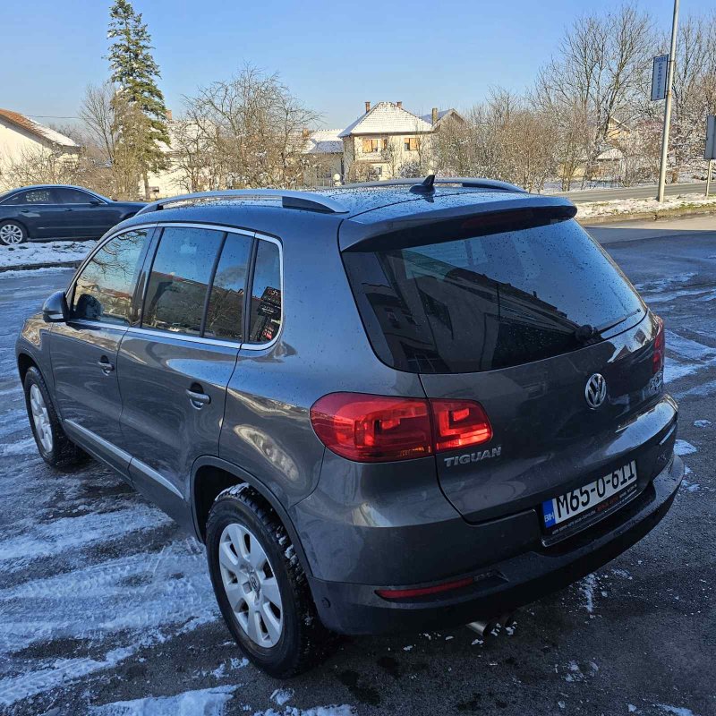 Automobil