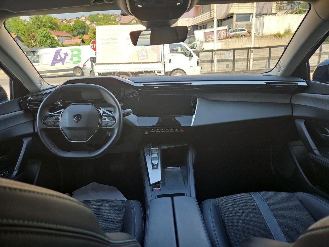 Automobil