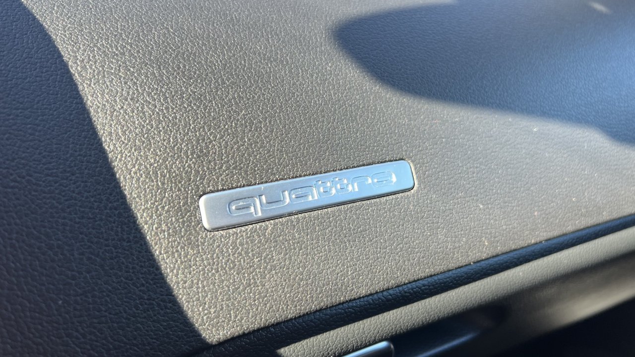 Automobil