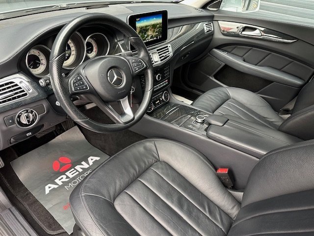 Automobil