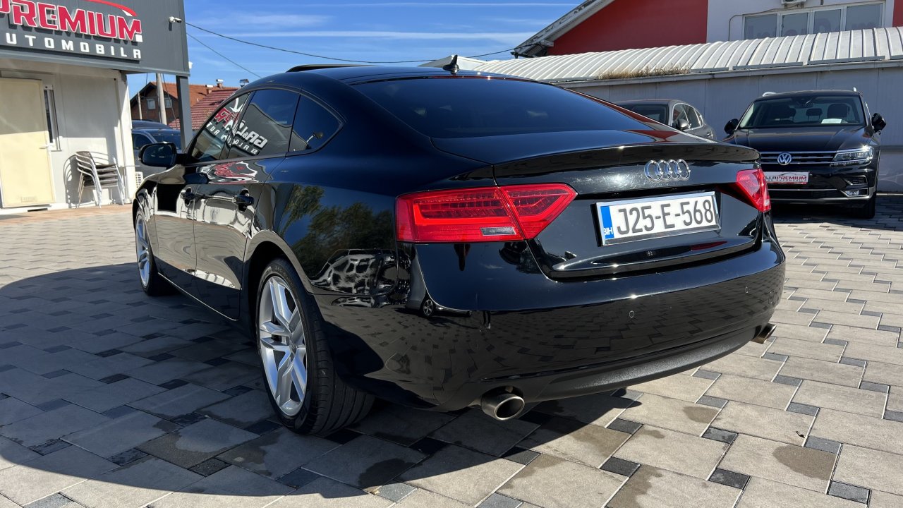 Automobil
