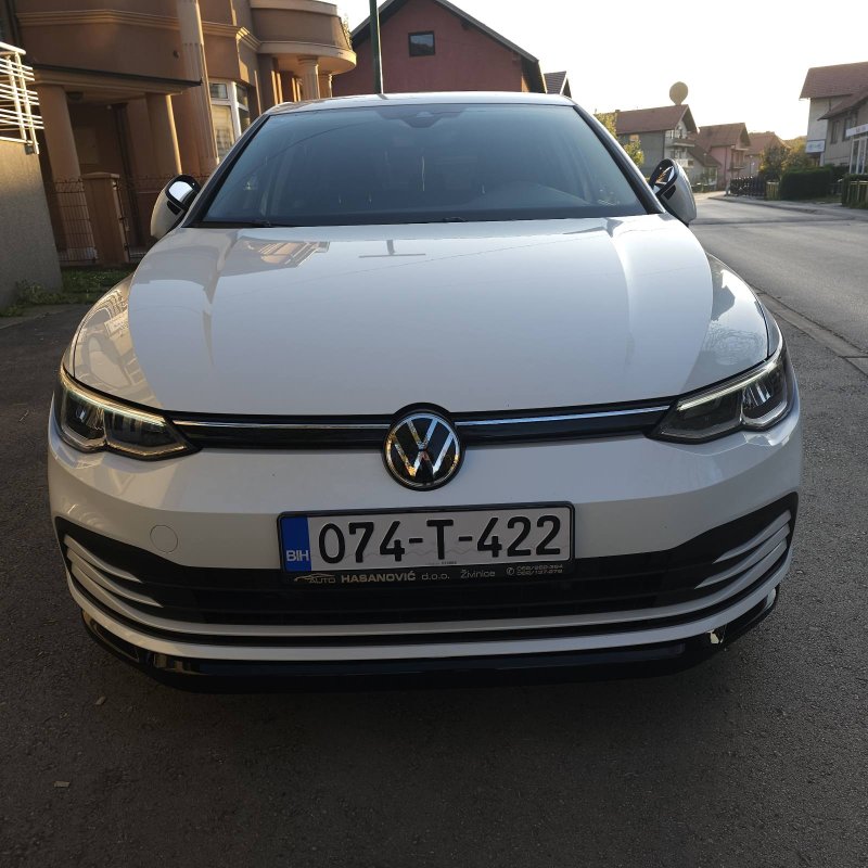 Automobil
