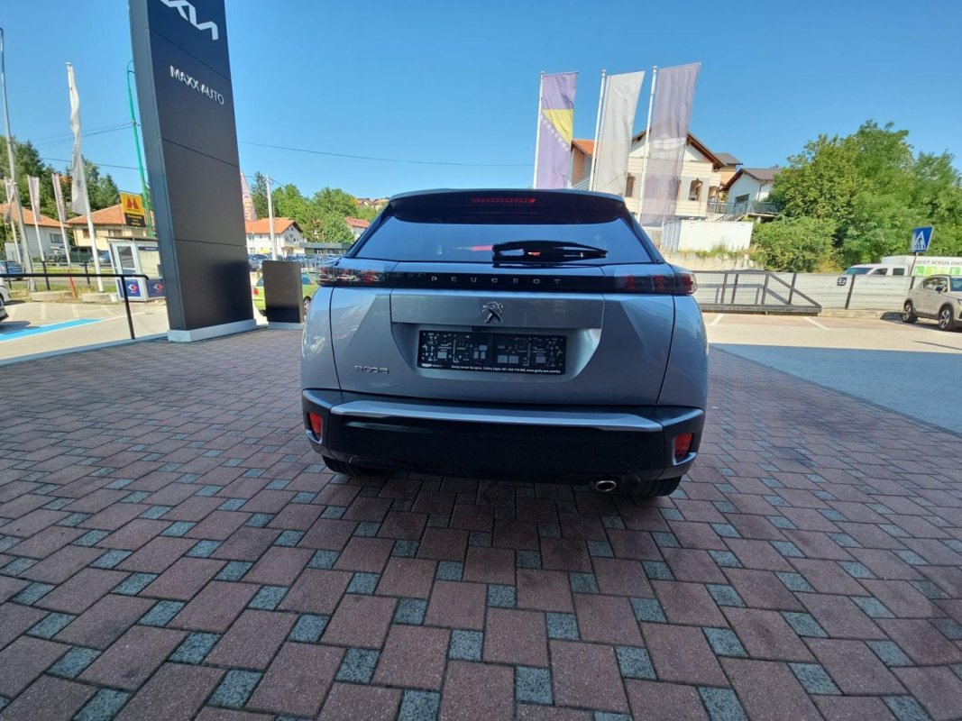 Automobil