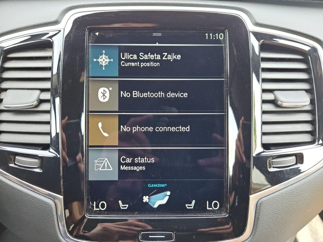Automobil
