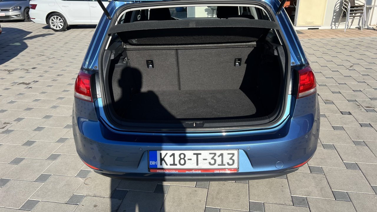 Automobil