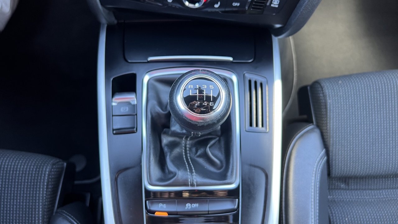 Automobil