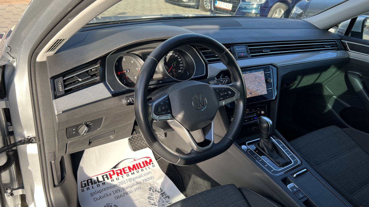 Automobil