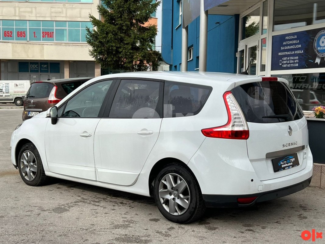 Automobil