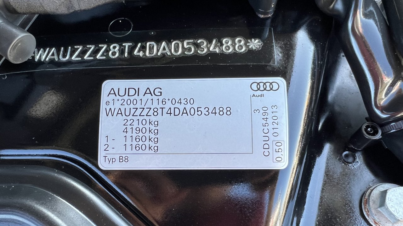 Automobil