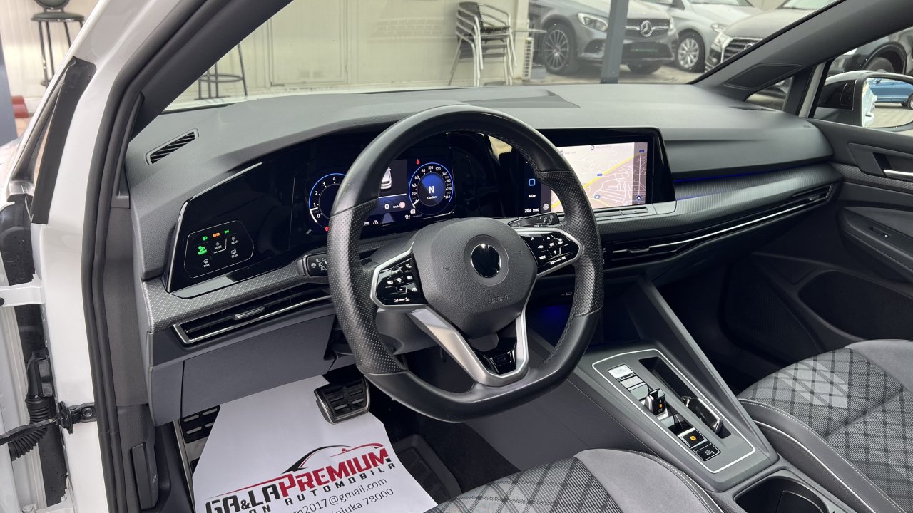 Automobil