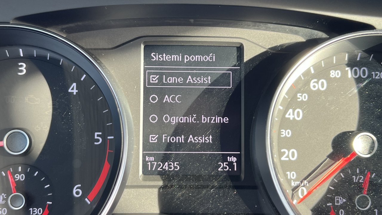 Automobil
