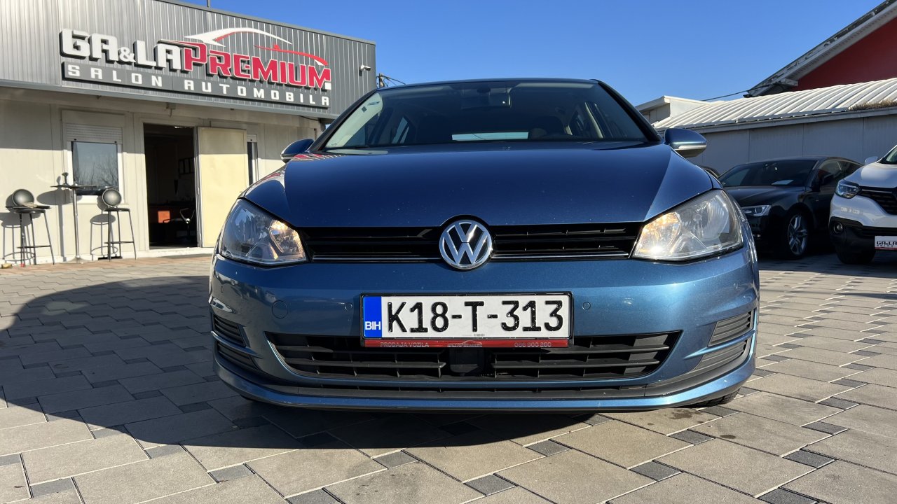 Automobil