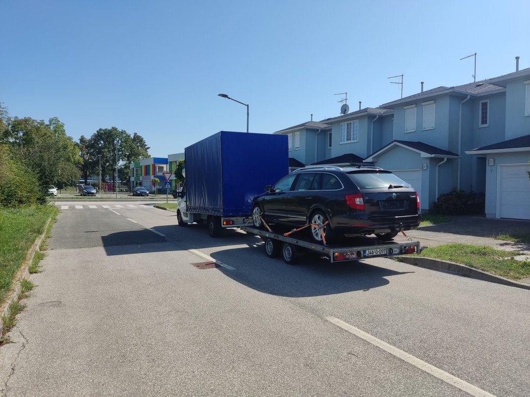 automobil Automobil