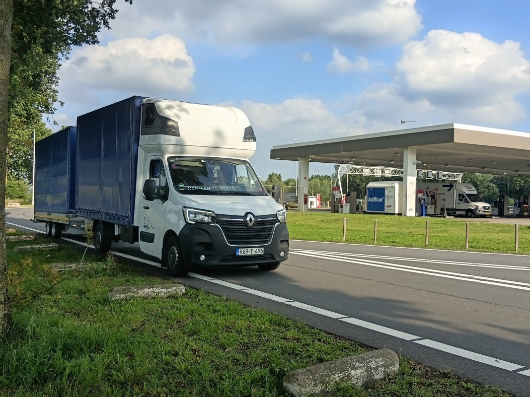 automobil Automobil
