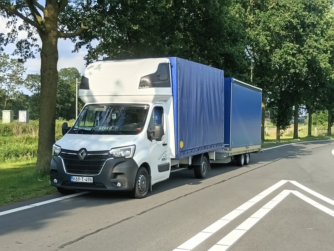 automobil Automobil